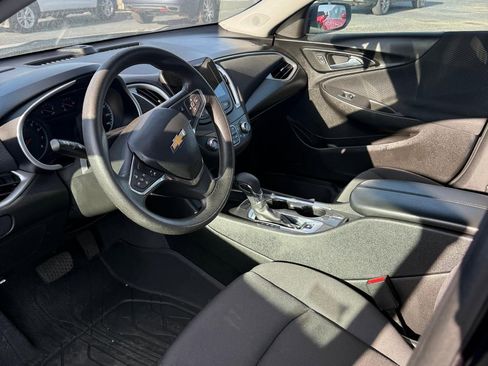 Used 2023 Chevrolet Malibu LT image 3