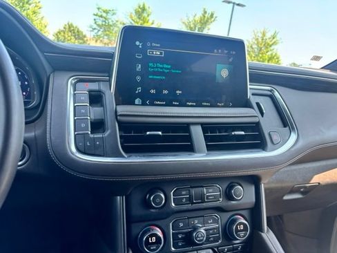 Used 2024 Chevrolet Suburban LT w/ Luxury Package AWD/4WD image 11