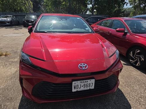 Used 2025 Toyota Camry LE FWD image 7