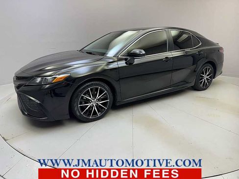 Used 2023 Toyota Camry SE FWD image 1