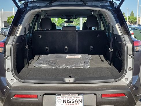 New 2025 Nissan Pathfinder SV w/ Black Appearance Package image 16