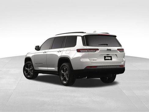 New 2025 Jeep Grand Cherokee L Altitude image 5