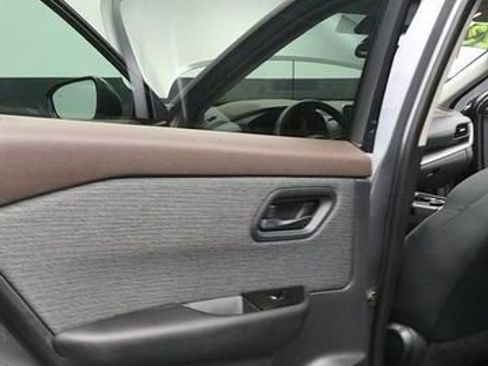 Used 2023 Nissan Rogue S AWD/4WD image 12