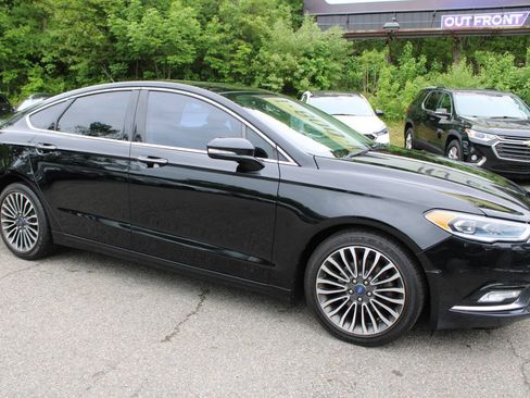 Used 2017 Ford Fusion SE w/ Fusion SE Technology Package FWD image 5