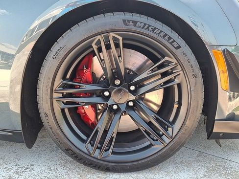 Used 2019 Chevrolet Camaro ZL1 RWD image 8