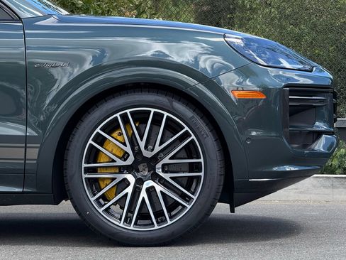 New 2026 Porsche Cayenne Turbo AWD/4WD image 12