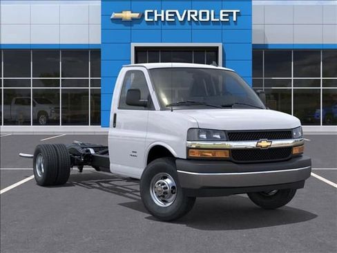 New 2026 Chevrolet Express 4500 4500 Series w/ Power Convenience Package image 7
