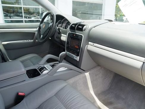 Used 2005 Porsche Cayenne Turbo AWD/4WD image 22