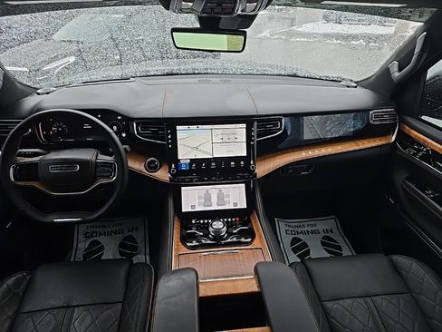 Used 2023 Jeep Grand Wagoneer L Series III image 12