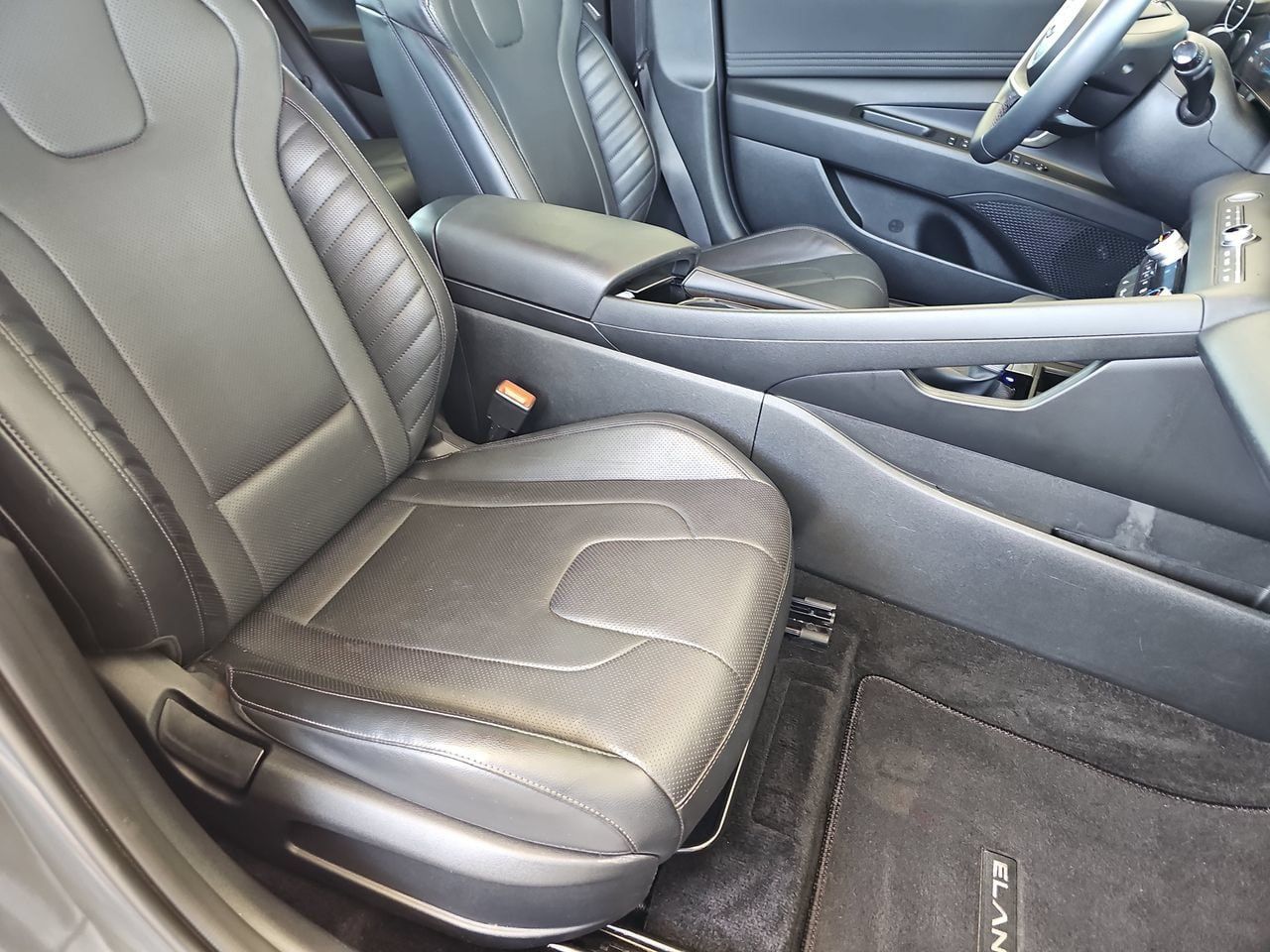 Used 2023 Hyundai Elantra Limited w/ Cargo Package FWD image 13