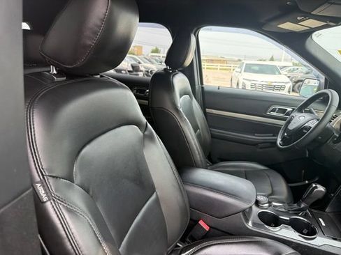 Used 2019 Ford Explorer XLT w/ Equipment Group 202A AWD/4WD image 23