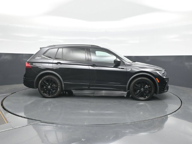 Used 2022 Volkswagen Tiguan SE R-Line FWD image 8