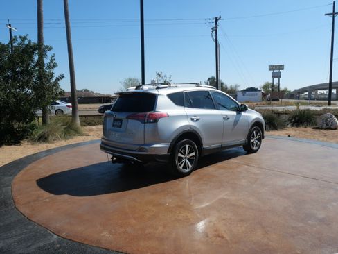 Used 2016 Toyota RAV4 XLE image 2