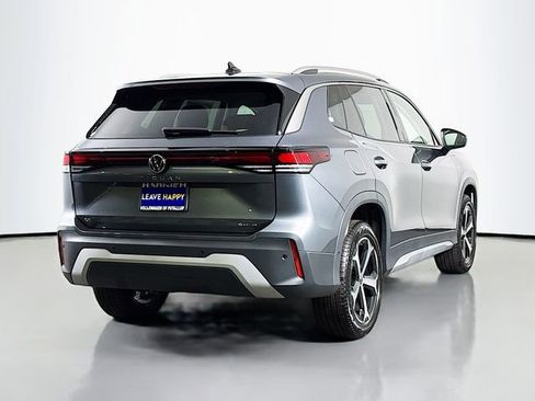 New 2025 Volkswagen Tiguan SE image 7