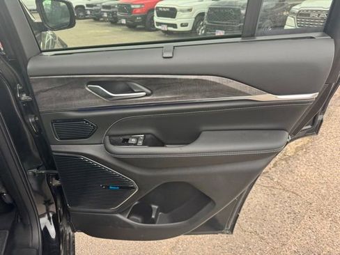 New 2024 Jeep Grand Cherokee Overland w/ Advanced Protech Group III image 25