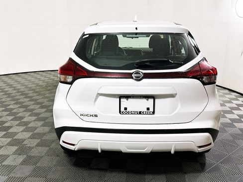 Used 2021 Nissan Kicks S FWD image 4