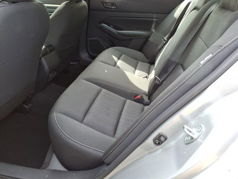 Used 2023 Nissan Altima 2.5 SV image 8