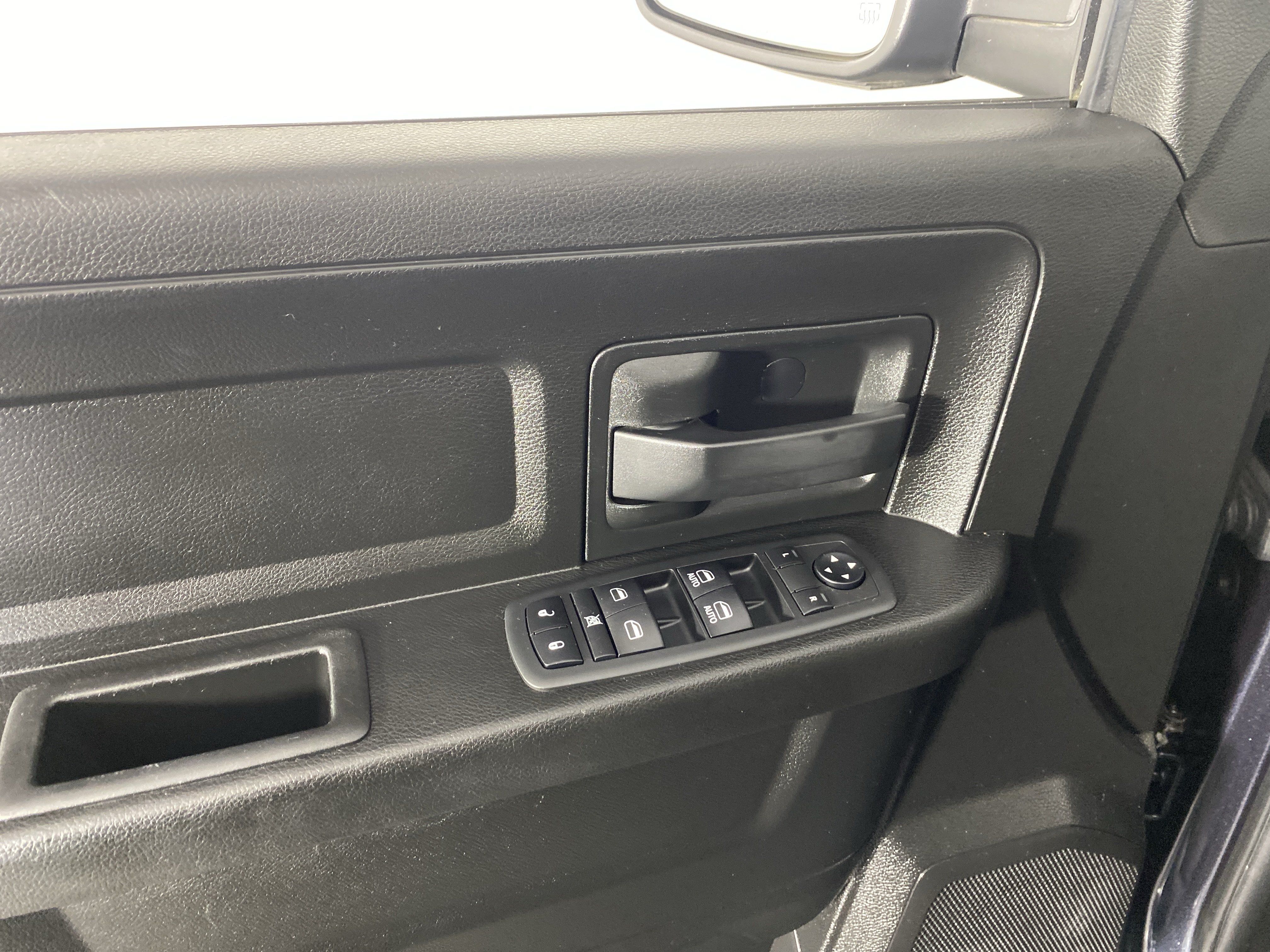 Used 2019 RAM 1500 Express w/ Express Value Package AWD/4WD image 12