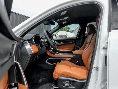 New 2026 Jaguar F-PACE R-Dynamic S image 10