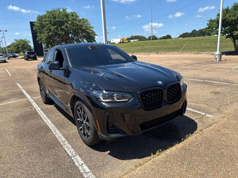 Used 2023 BMW X4 xDrive30i w/ M Sport Package AWD/4WD image 3