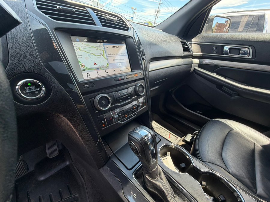 Used 2018 Ford Explorer XLT w/ Equipment Group 202A AWD/4WD image 10