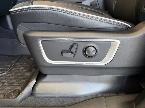 New 2026 RAM 1500 Laramie AWD/4WD image 17