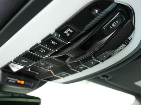 New 2025 Porsche Macan image 36