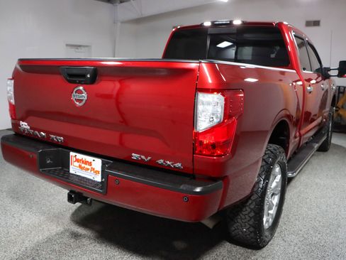 Used 2017 Nissan Titan SV AWD/4WD image 7