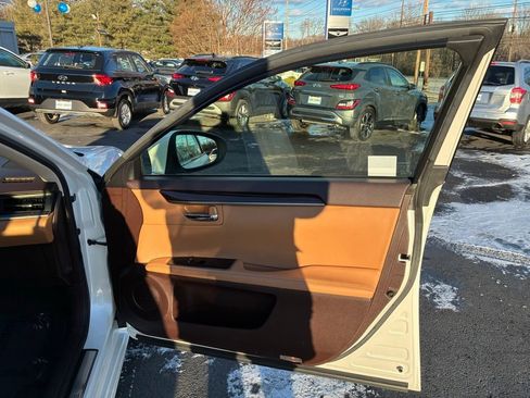 Used 2018 Lexus ES 300h image 45