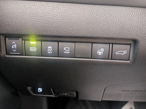 Used 2023 Toyota Venza Limited AWD/4WD image 15