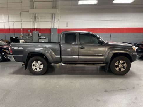 Used 2013 Toyota Tacoma 4x4 Access Cab V6 w/ TRD Off-Road Pkg image 7
