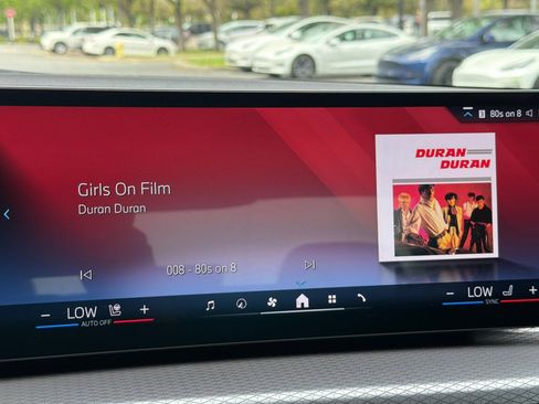 Used 2026 BMW 330i Sedan w/ M Sport Package image 23