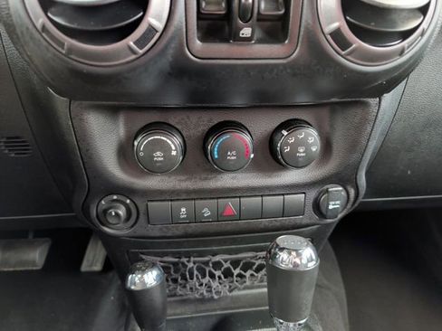 Used 2018 Jeep Wrangler Unlimited Sport S image 23
