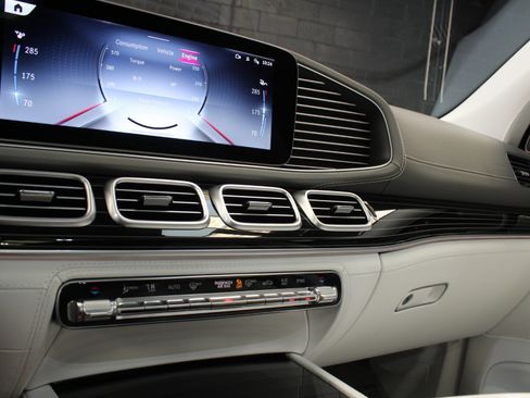 Used 2025 Mercedes-Benz Maybach GLS 600 4MATIC image 80