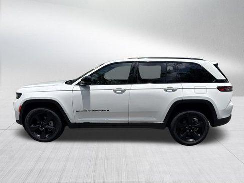 Certified 2024 Jeep Grand Cherokee Limited w/ Black Appearance Package RWD image 9