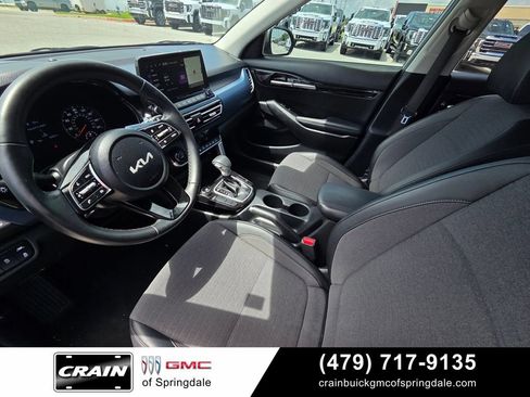 Used 2023 Kia Seltos S w/ Navigation Package FWD image 9