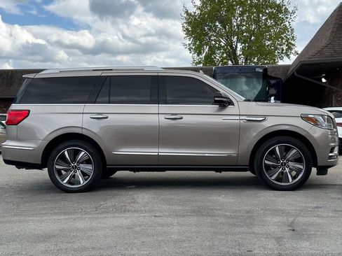 Used 2019 Lincoln Navigator Reserve AWD/4WD image 6