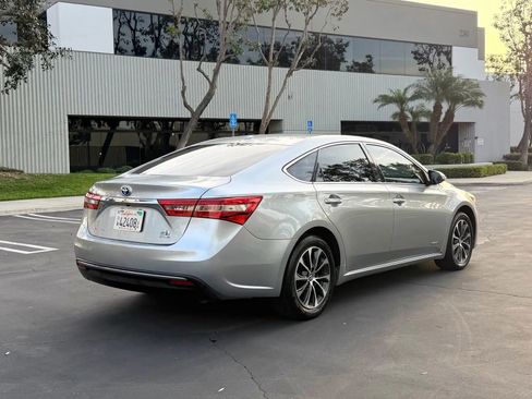 Used 2018 Toyota Avalon Limited image 3