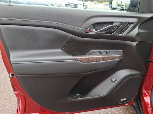 Used 2023 GMC Acadia Denali w/ Denali Ultimate Package image 14