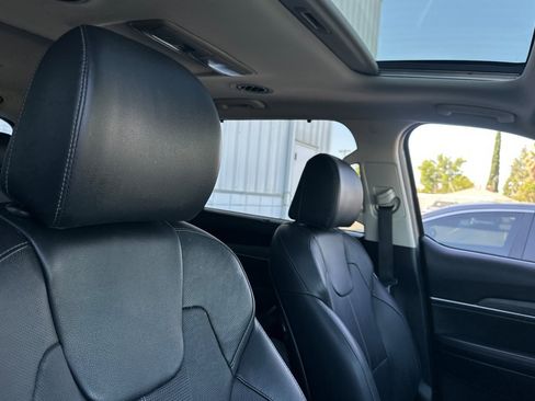Used 2022 Kia Telluride EX w/ EX Premium Package FWD image 17