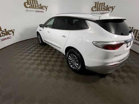 Used 2023 Buick Enclave Essence image 6