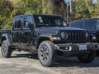New 2025 Jeep Gladiator Sport w/ Premium Package video 1