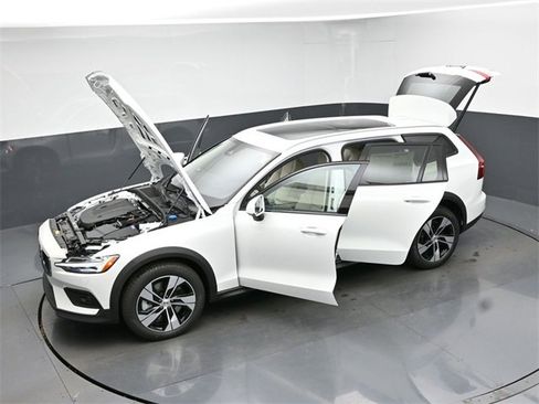 New 2026 Volvo V60 B5 Cross Country Plus w/ Protection Package Premier image 54