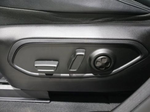 Used 2023 Jeep Grand Cherokee Overland AWD/4WD image 11