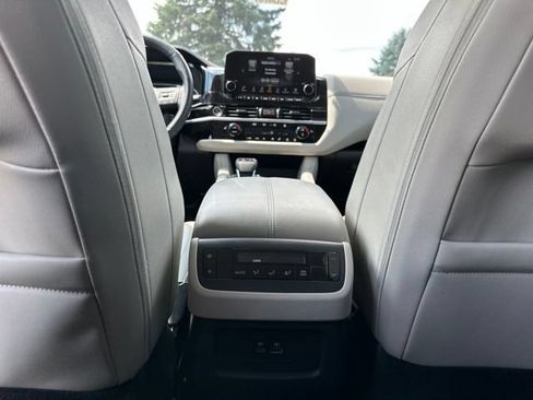Used 2024 Nissan Pathfinder SL AWD/4WD image 17