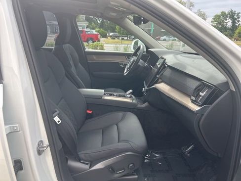 Certified 2025 Volvo XC90 B6 Plus AWD/4WD image 15
