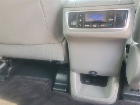 Certified 2016 Toyota Highlander XLE FWD image 31