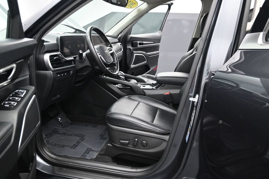 Used 2024 Kia Telluride S w/ S Sunroof Package FWD image 13