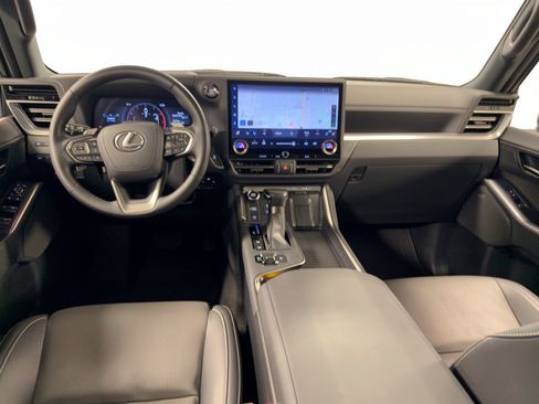 Used 2024 Lexus GX 550 w/ Cold Area Package AWD/4WD image 17