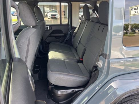 Used 2025 Jeep Wrangler Unlimited Sahara AWD/4WD image 29